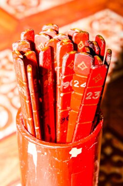 Seam-Si, Chi-Chi çubukları ya da servet çubukları, gelecek için el sıkışalım, Tayland