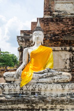 Tayland 'ın Ayutthaya ilinde tapınaklı Buda heykeli.
