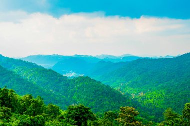 Tayland 'daki ulusal parkta bir dağ.
