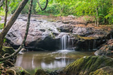 Pang Sida Şelalesi Tayland 'daki ulusal parkta