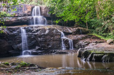 Pang Sida Şelalesi Tayland 'daki ulusal parkta