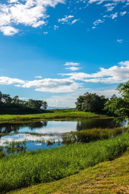 Mae Puem rezervuarının manzara görüntüsü, Tayland.