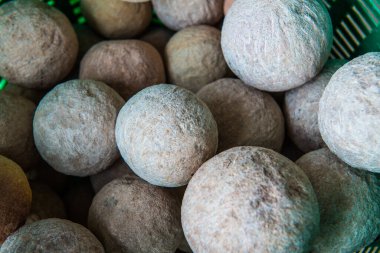 Bir grup mermer top Loknimit, Tayland 'a hazırlanıyor.