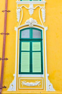 Prachinburi, Tayland 'daki Phraya Abhaibhubate binasının güzel penceresi