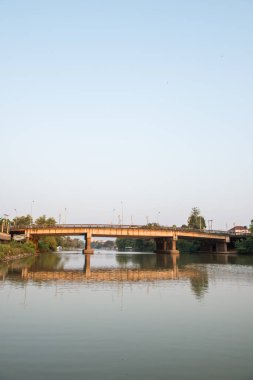 Tayland 'ın Prachin Buri bölgesindeki eski köprü.
