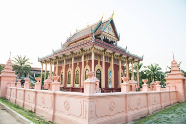 Tayland tarzı kilise Kaeo Phichit tapınağı, Prachin Buri bölgesi, Tayland