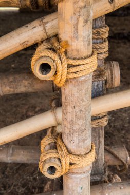 İp, bambuya, Tayland 'a bağlanır.