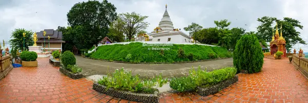 CHIANG RAI, THAILAND - 18 Temmuz 2020: Wat Phrathat Pha Ngao, Chiang Rai Eyaleti Panorama Manzarası.