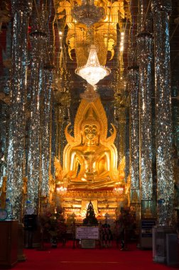Tasung tapınağındaki Buda, U-Thaithani, Tayland.