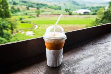Plastik Bardakta Buzlu Süt Çayı Doğal Görüş, Tayland.