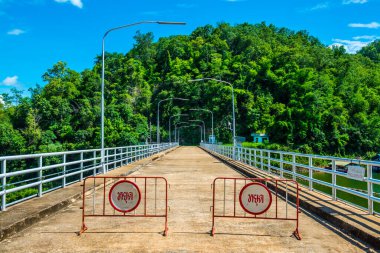 Somut yol Kiew Lom barajı, Tayland