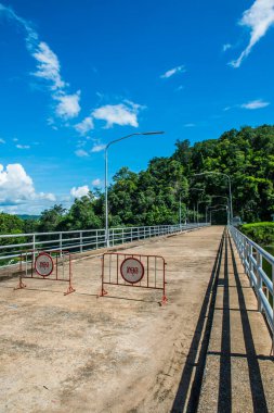 Somut yol Kiew Lom barajı, Tayland