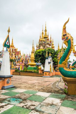 Tayland 'daki Huai Sai Khao Tapınağı' ndaki güzel bina..