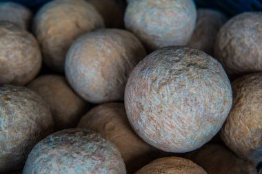 Bir grup mermer top Loknimit, Tayland 'a hazırlanıyor.