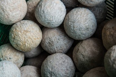 Bir grup mermer top Loknimit, Tayland 'a hazırlanıyor.