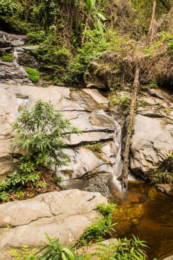 Tayland 'ın Chiangmai eyaletindeki Monthathan şelalesi.