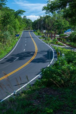 Kwan Phayao 'nun Tayland' daki dağ manzarası.
