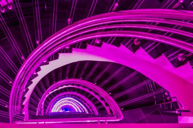 Kuledeki sarmal merdiven, Tayland.