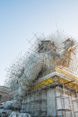 Brahma heykeli yapım aşamasında, Tayland