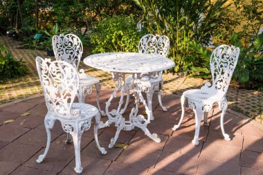 Bahçe, Tayland 'da yemek masası