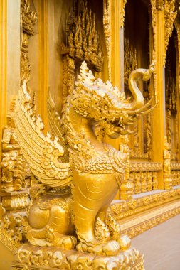 Tayland 'ın Chachoengsao bölgesindeki altın Tayland kilisesinin bir parçası.
