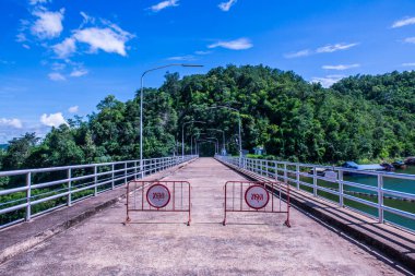 Somut yol Kiew Lom barajı, Tayland