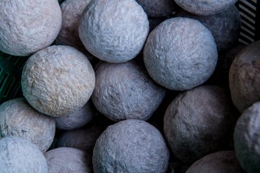 Bir grup mermer top Loknimit, Tayland 'a hazırlanıyor.