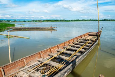 Tayland, Kwan Phayao Gölü 'ndeki yerli Tayland teknesi..