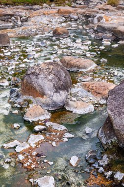 Sıcak su Chae Son 'da akıyor Sıcak kaynak, Tayland.