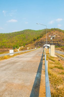 Mae Ngat Somboon Barajı, Tayland Yolu.