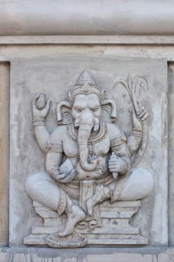 Tayland 'daki tapınağın duvarında güzel bir Ganesha heykeli..