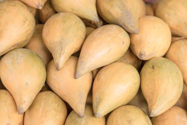 Tayland 'da satışta yumurta meyvesi ya da Canistel..