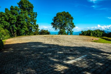 Dağ manzaralı helikopter pisti, Chiang Rai vilayeti..