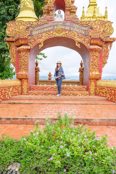 stock image A Woman Traveler with Wat Phrathat Pha Ngao Background at Chiang Saen District, Chiang Rai Province.