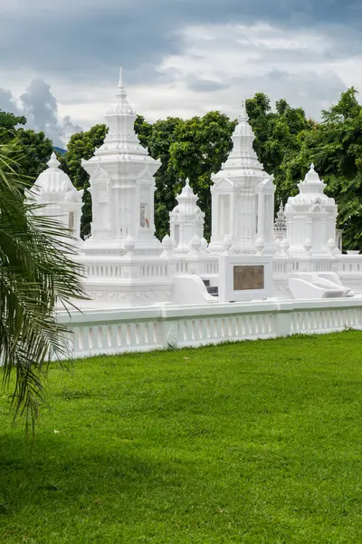 Antik Pagoda veya Antik Chedi, Tayland, Suan Dok Tapınağı 'nda.