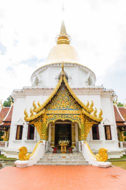 Tayland 'ın Chiangmai eyaletindeki Darabhirom Ormanı Manastırı' ndan Prabudabath Si Roi Pagoda.
