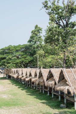 Tayland 'ın Chiangmai ilindeki Huay Tueng Tao gölünde kulübeler..