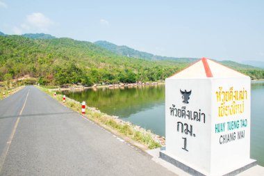 Tayland 'ın Chiangmai ilindeki Huay Tueng Tao Gölü manzarası.