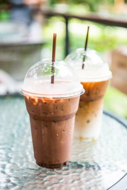 Plastik Bardakta Buzlu Latte Kahve ve Buzlu Çikolata, Tayland.