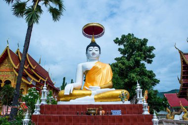 Nong Ap Chang tapınağındaki Beyaz Buda, Tayland.