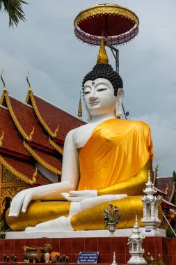 Nong Ap Chang tapınağındaki Beyaz Buda, Tayland.