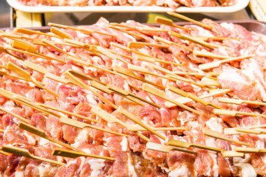 Taze domuz eti, kızarmış domuz, Tayland