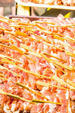 Taze domuz eti, kızarmış domuz, Tayland