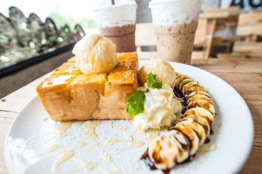 Dondurma ve beyaz tabak, Tayland