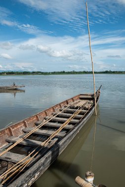 Tayland, Kwan Phayao Gölü 'ndeki yerli Tayland teknesi..