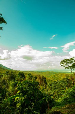Kwan Phayao 'nun Tayland' daki dağ manzarası.