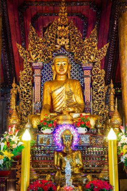 Tayland 'daki Nantaram tapınağındaki eski Buda heykeli..