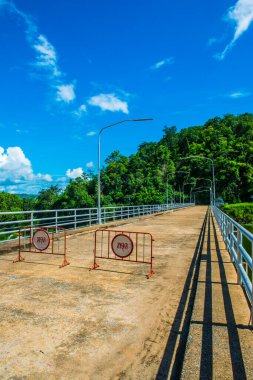Somut yol Kiew Lom barajı, Tayland