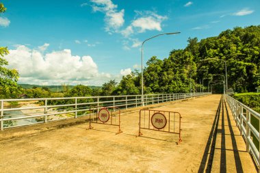 Somut yol Kiew Lom barajı, Tayland