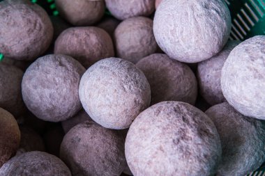 Bir grup mermer top Loknimit, Tayland 'a hazırlanıyor.